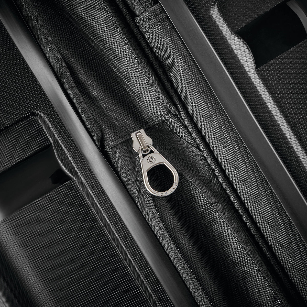 variant:41666929885229 Samsonite Outline Pro Medium Spinner - Black 